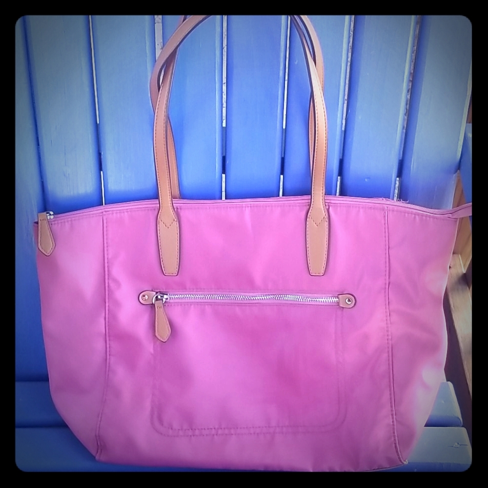 Tote style handbag